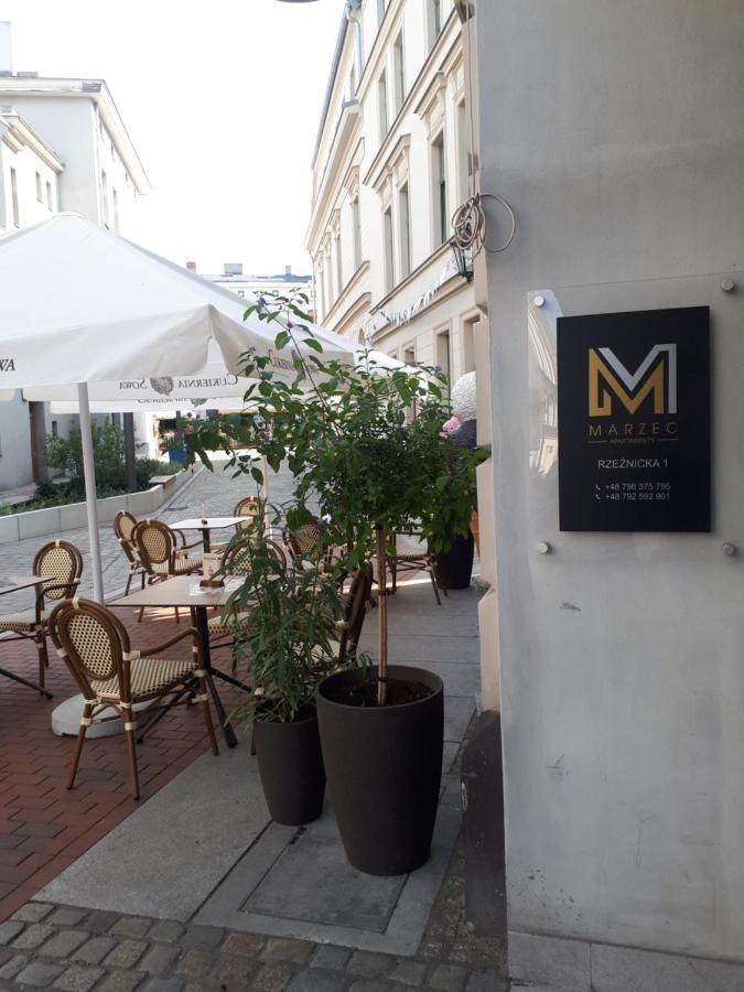 Rezydencja Marzec Γκνιέζνο Εξωτερικό φωτογραφία